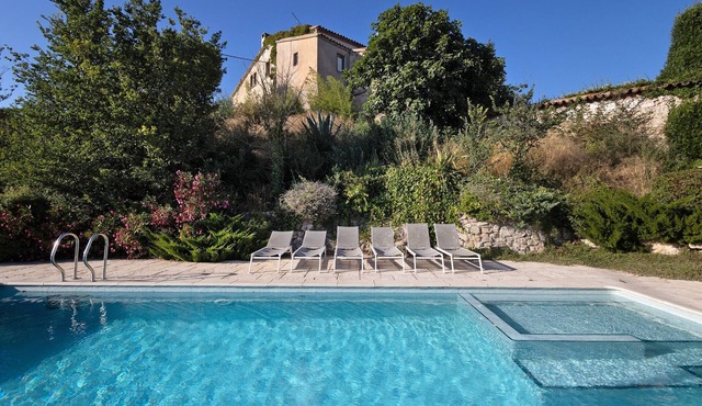 Country House 'Casa Espigol' with Mountain Views, Private Pool and Wi-Fi in El Bruc