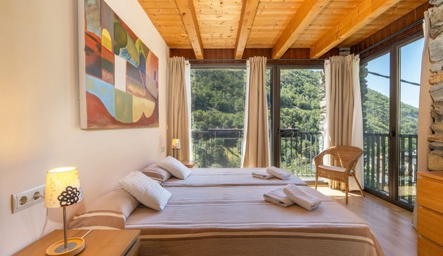 Country House 'Casa Guillem 2' with Lake View, Wi-Fi and Air Conditioning in Tavascan
