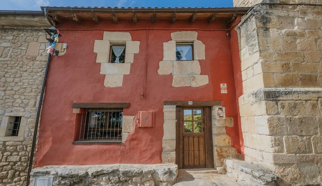 Country House 'El Campanario' with Mountain View, Private Terrace and Private Garden in Miranda de Ebro