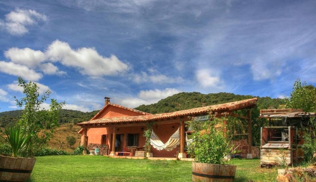 Country House 'El Astial' with Mountain Views, Private Terrace and Wi-Fi in Ezquerra