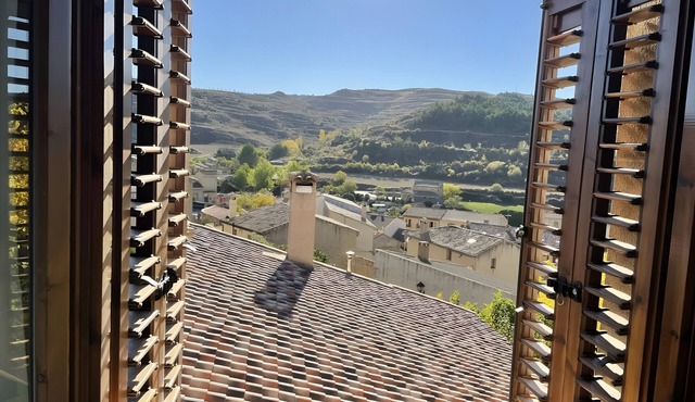 Country House 'La Era De San Juan' with Private Pool, Wi-Fi and Air Conditioning in Uncastillo