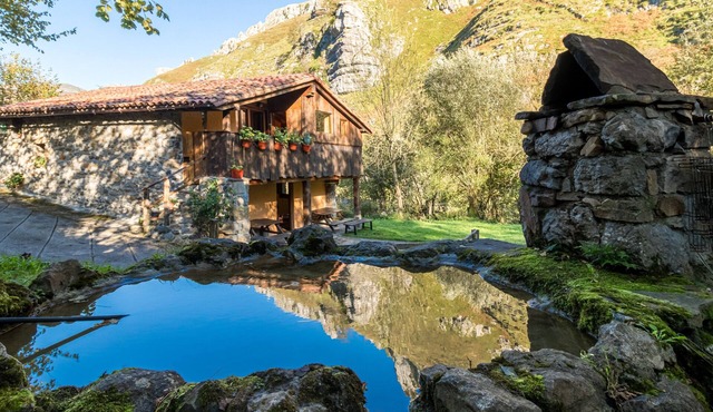 Country House 'La Hirriria' with Mountain View, Private Terrace and Private Garden in Cantabria