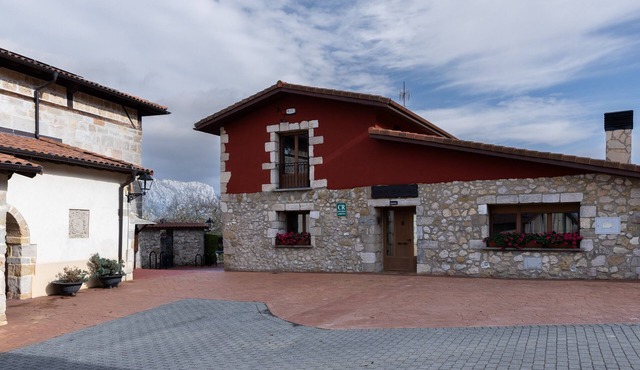 Country House 'Legaire Etxea' with Mountain View, Private Garden and Wi-Fi in Araia