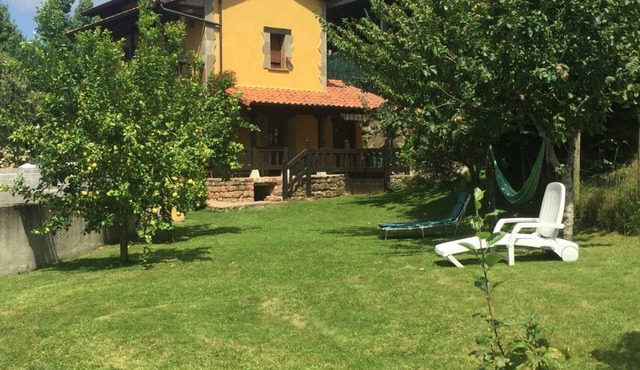 Country House 'Los Avellanos 3' with Mountain Views, Private Terrace and Garden in Celis