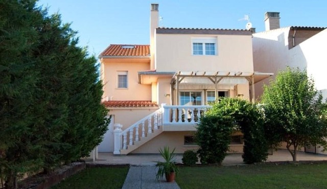 Country House 'Reyno De Bardenas' with Private Terrace, Private Garden and Wi-Fi in CABANILLAS