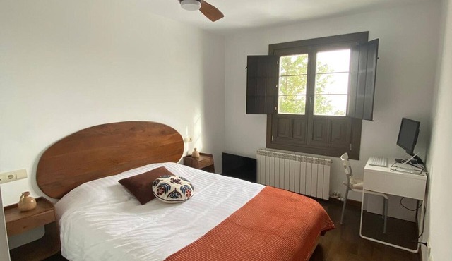 Cozy 2-Bedroom Apartment with Sofa Bed Near Jaca - Sleeps 6 in Jaca
