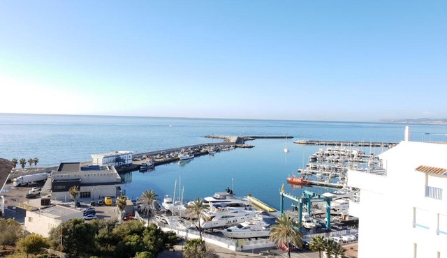 Cozy apartment between the port and the beach in Estepona