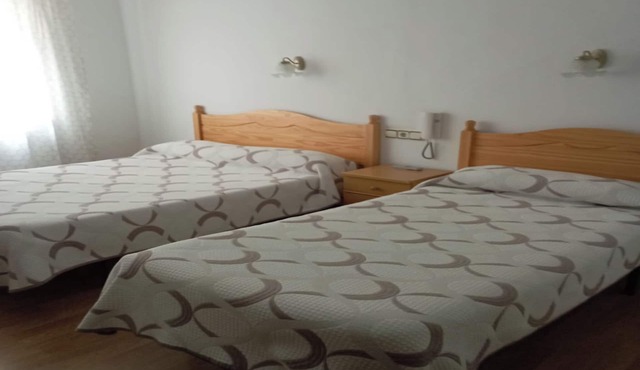 Cozy double room with private bathroom in Luarca