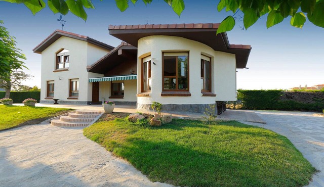 Cozy House on a Private Estate in Medina de Pomar