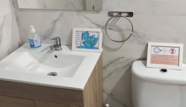 🌿 Cozy Room with Private Bathroom Near the Guggenheim in Bilbao