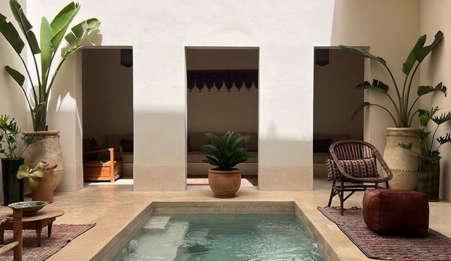 Dar Madjoul - Luxury 4-bedroom Riad in Marrakech with Pool and AC