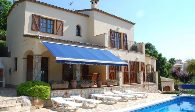 Deluxe Villa in Calonge with Private Pool in Calonge