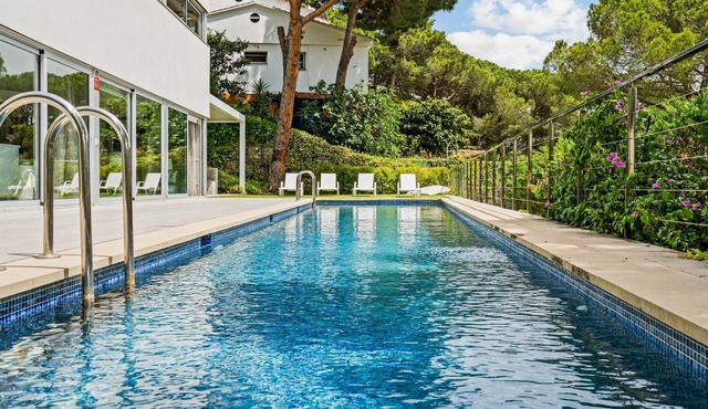Design villa with views and pool in CABRILS