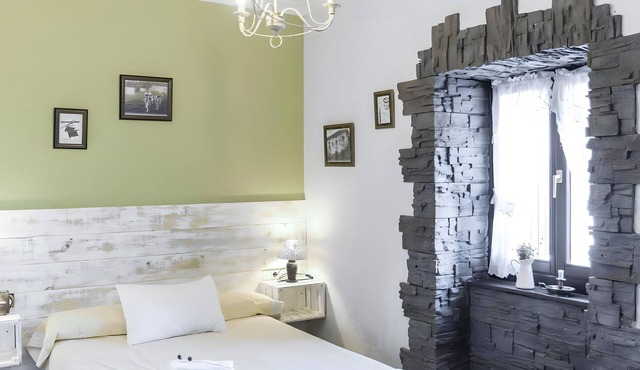 Double Room '3' with Mountain Views, Private Garden and Wi-Fi in Deba