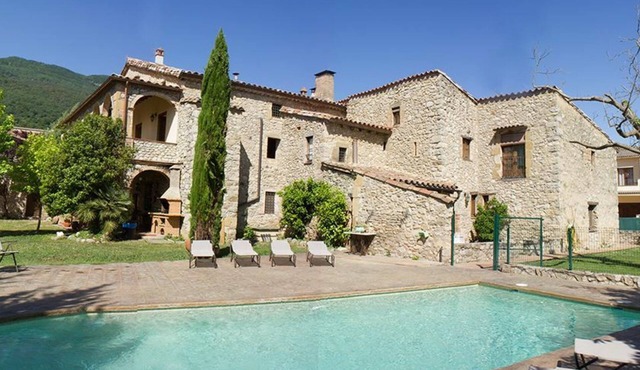 Duplex overlooking the pool in Les Planes d'Hostoles