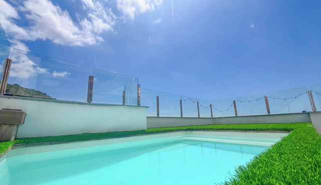 EcoHouse with TERRACE & POOL @ 20m to center in Barcelona