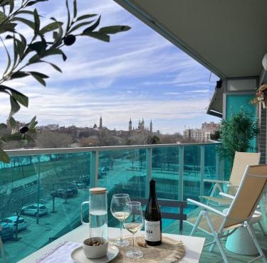 El Balcón del Ebro by Alogest- Vistas, piscina y 2 parking in Zaragoza