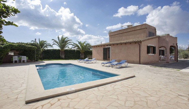 ES JARDI (SERVERA).Situated on the outskirts of the lovely town of Santanyi in Santanyi