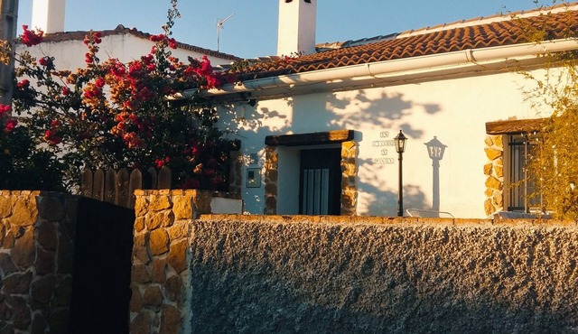 Quiet and cozy country house in a village in Minas del Castillo de las Guardas