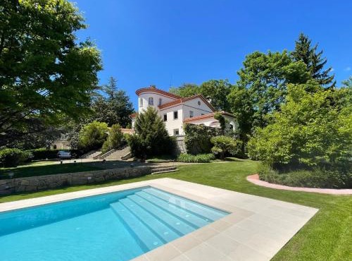 Espectacular Casa Chateau en el centro de Olot in Olot