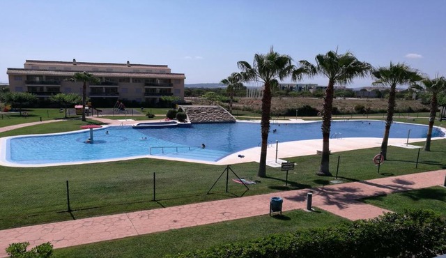 Fabuloso alojamiento compuesto por 4 chalets adosados de lujo en Panorámica Golf para 28 personas piscina con CIRCUITO SPA in San Jorge