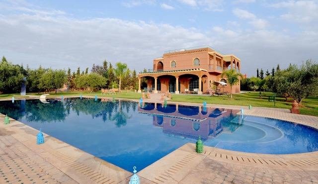 Family villa Dar MOUDAR Marrakech - XXL pool & garden - services