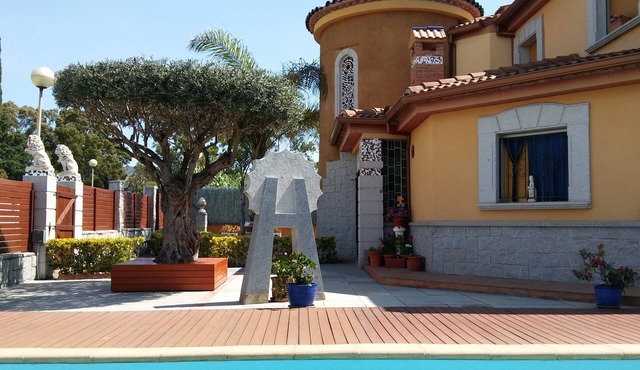 Fantastic vacation home, Large private pool, Free Wifi in Pineda de Mar