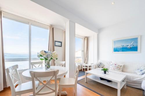 Fee4Me Front line beach flat in Caión in Laracha