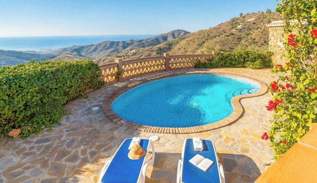 Finca Durillo Cómpeta by Ruralidays in Málaga
