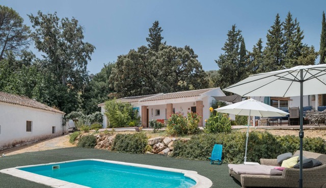 Finca El Porvenir with Mountain View, Pool, Whirlpool, Wi-Fi & Garden in El Gastor