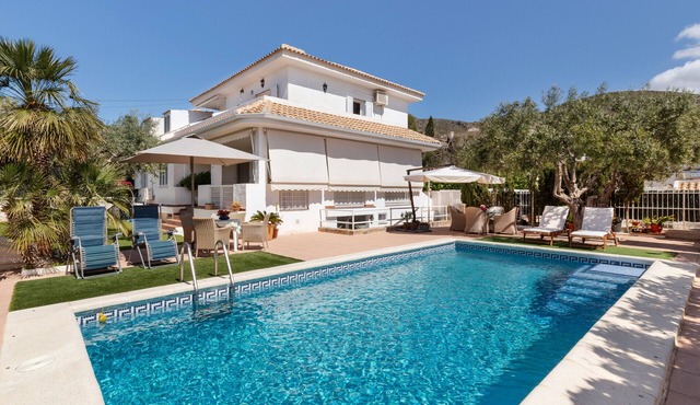 First-Floor Apartment in Villa with Pool (Near the Beach) in Cartagena