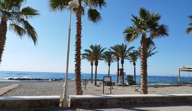 Front line beach apartment in Castell de Ferro