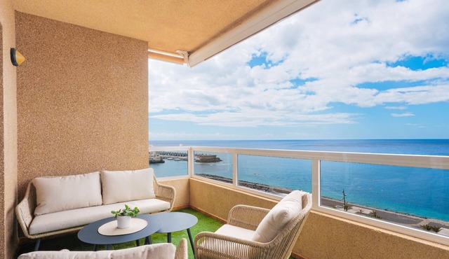 Frontline Beach Apartment with Terrace in Radazul Bajo
