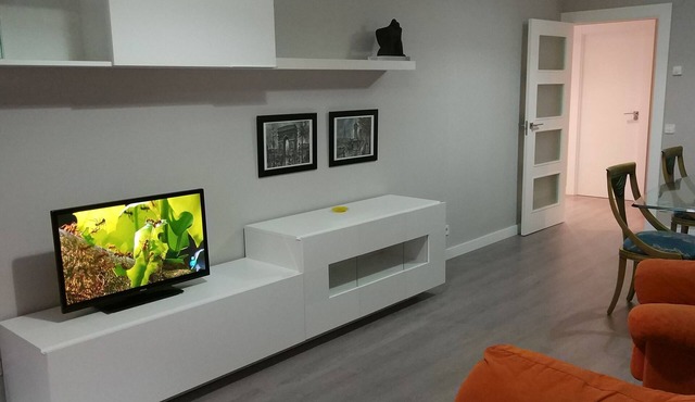 FULL CENTER REFURBISHED 6 SEATS WIFI. 3 MINUTES FROM LAUREL STREET WALKING in Logroño