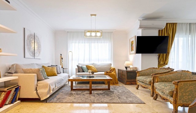 Genteel Home Martinez Campos in Granada