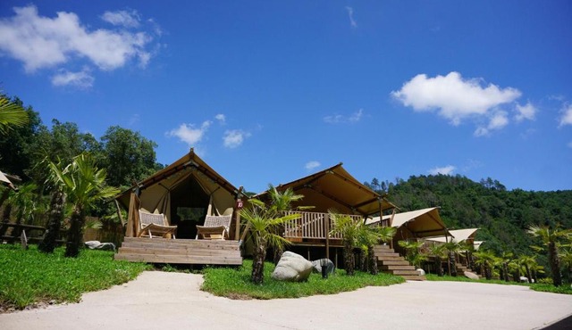 Glamping Can Bora Lodges in Las Serras