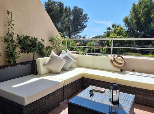 Grand studio avec terrasse près de la mer in Saint-Raphaël