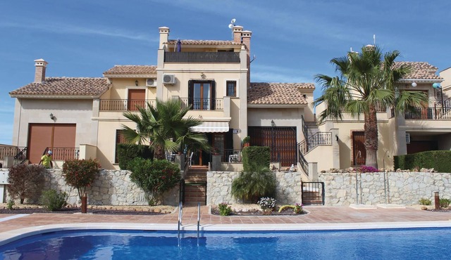 Great vacation terraced house, located 1 km from Algorfa. in Algorfa
