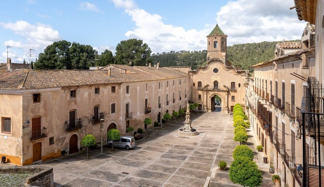 Guest House 'L'Abadia De Santes Creus' with Mountain View, Private Pool and Wi-Fi in Santes Creus