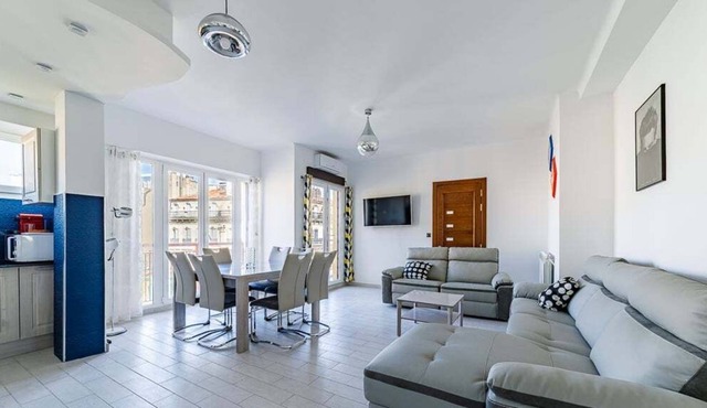GuestReady - Large apartment downtown in Marseille