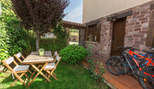 Holiday Home "Rustic Lodging Fresneda" with Mountain View & Garden in Fresneda de la Sierra Tirón