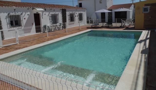 Holiday Home 'La Fillita' with Shared Pool, Wi-Fi and Air Conditioning in SETEFILLA LORA DEL RIO