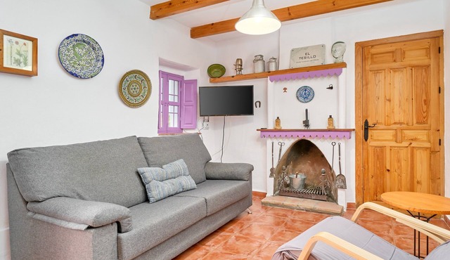 Holiday Home 'Casa Rural El Tesillo' with Mountain View and Wi-Fi in Canillas de Aceituno