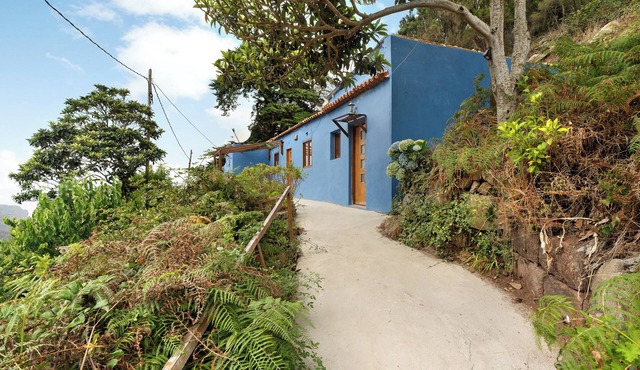Holiday Home 'Casa Azul del Roque Negro' with Sea View, Terrace and Wi-Fi in Santa Cruz de Tenerife