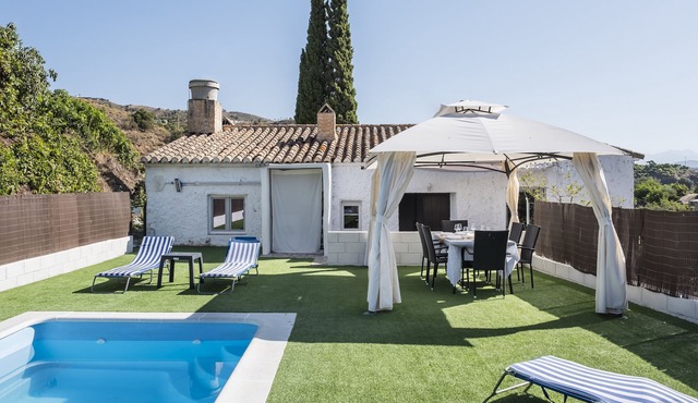 Holiday Home 'Abuela Antonia' with Mountain View, Private Pool and Wi-Fi in Almáchar