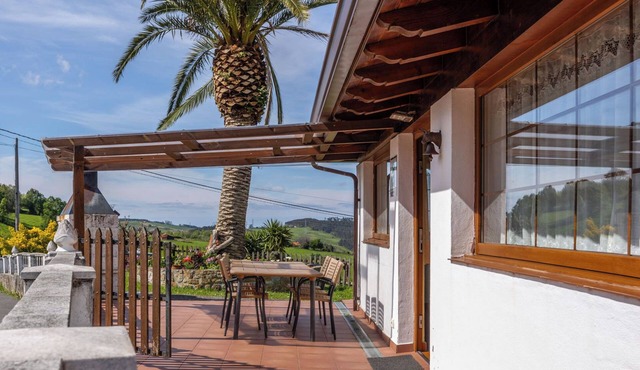 Holiday Home 'Casa Rural La Praderia' with Mountain Views, Private Terrace and Wi-Fi in Vidular
