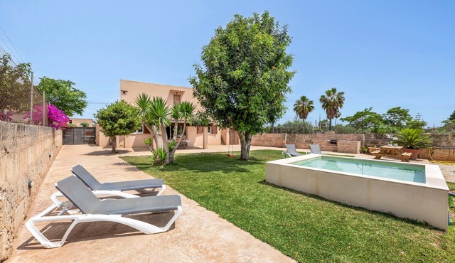 Holiday Home "Es Cos" with Garden and Wi-Fi in Algaida