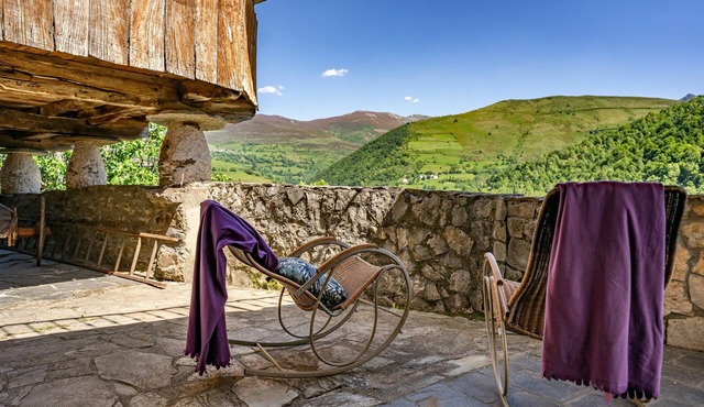 Holiday Home 'Lago Gabriel' with Mountain Views, Private Terrace and Wi-Fi in Villar de Posada