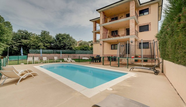 Holiday Home 'Sueños De Guara Casa Rural' with Mountain Views, Private Pool and Wi-Fi in Casbas de Huesca