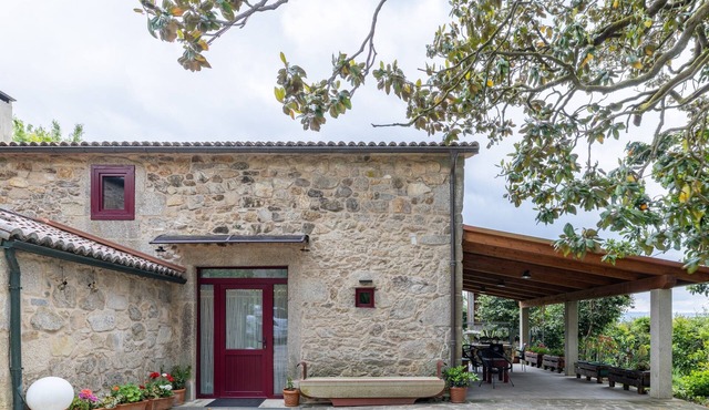 Holiday Home 'Vagalume' with Mountain Views, Wi-Fi and Air Conditioning in Sobredo